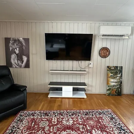 Large And Spacious Detached House Appartement *