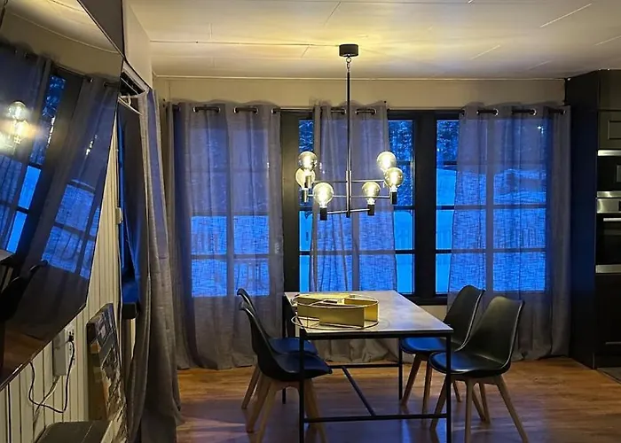 Large And Spacious Detached House *